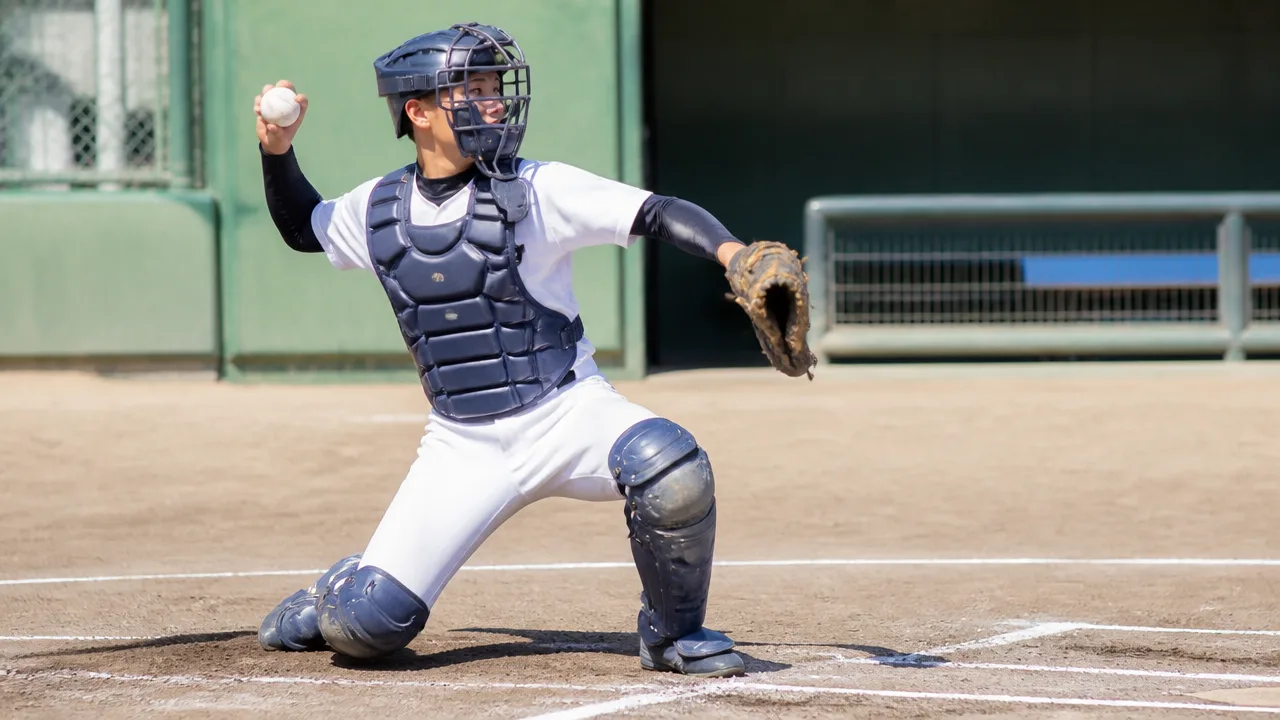 左利きのキャッチャーがいない理由は?送球とプレー事情をやさしく解説
